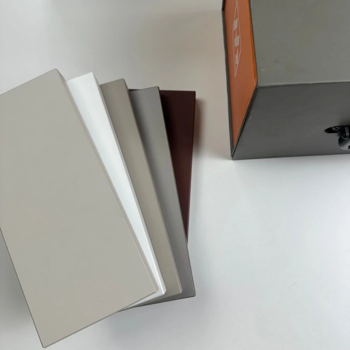 Laminat rezistent la apă mat PET de 18 mm